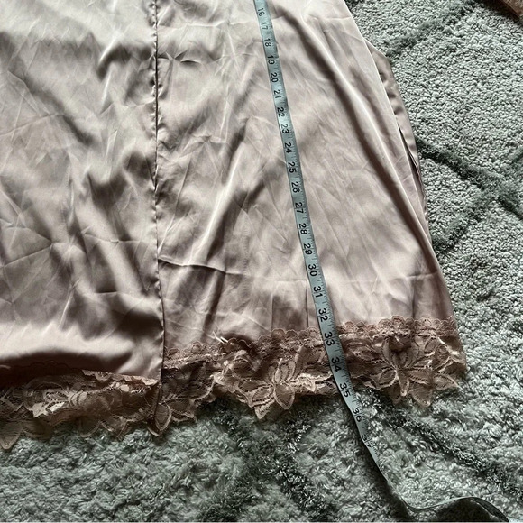 POL robe silky blush mauve pink lace trim medium / large - Picture 9 of 9